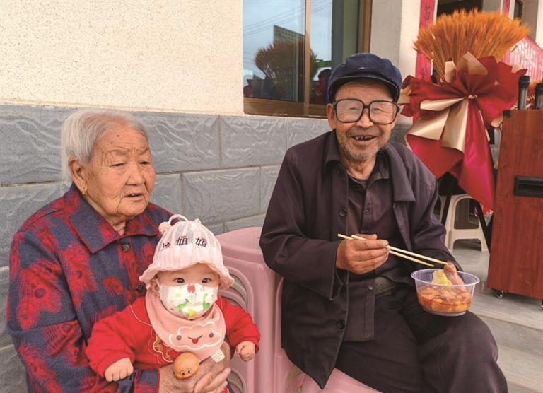 村里的互助养老院让老人在家门口吃上热乎饭