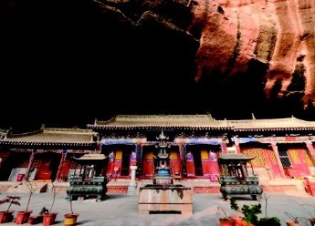 古庙夜晚竟有“仙人”来“送灯” 背后原理是……凤凰网甘肃_凤凰网