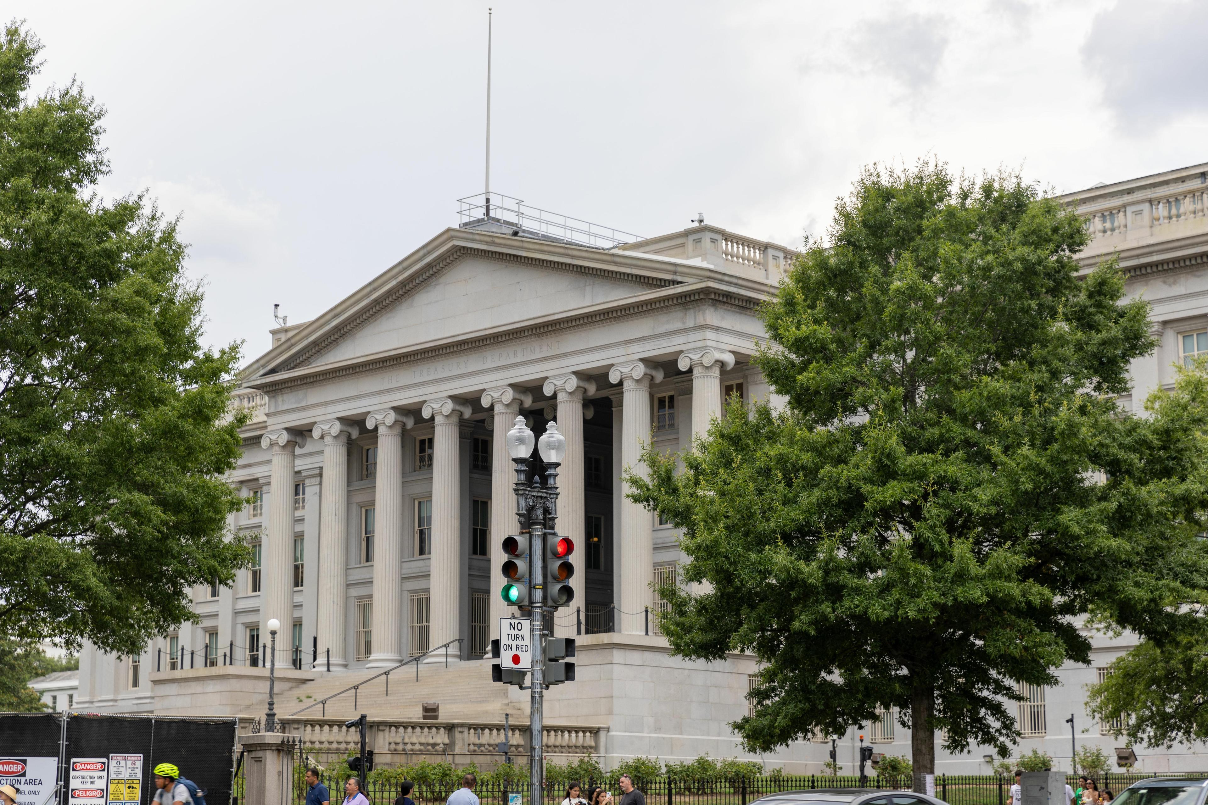 美国人均负债近10.4万美元！美国官员：这种借贷行为既鲁莽又毫不收敛……_凤凰网