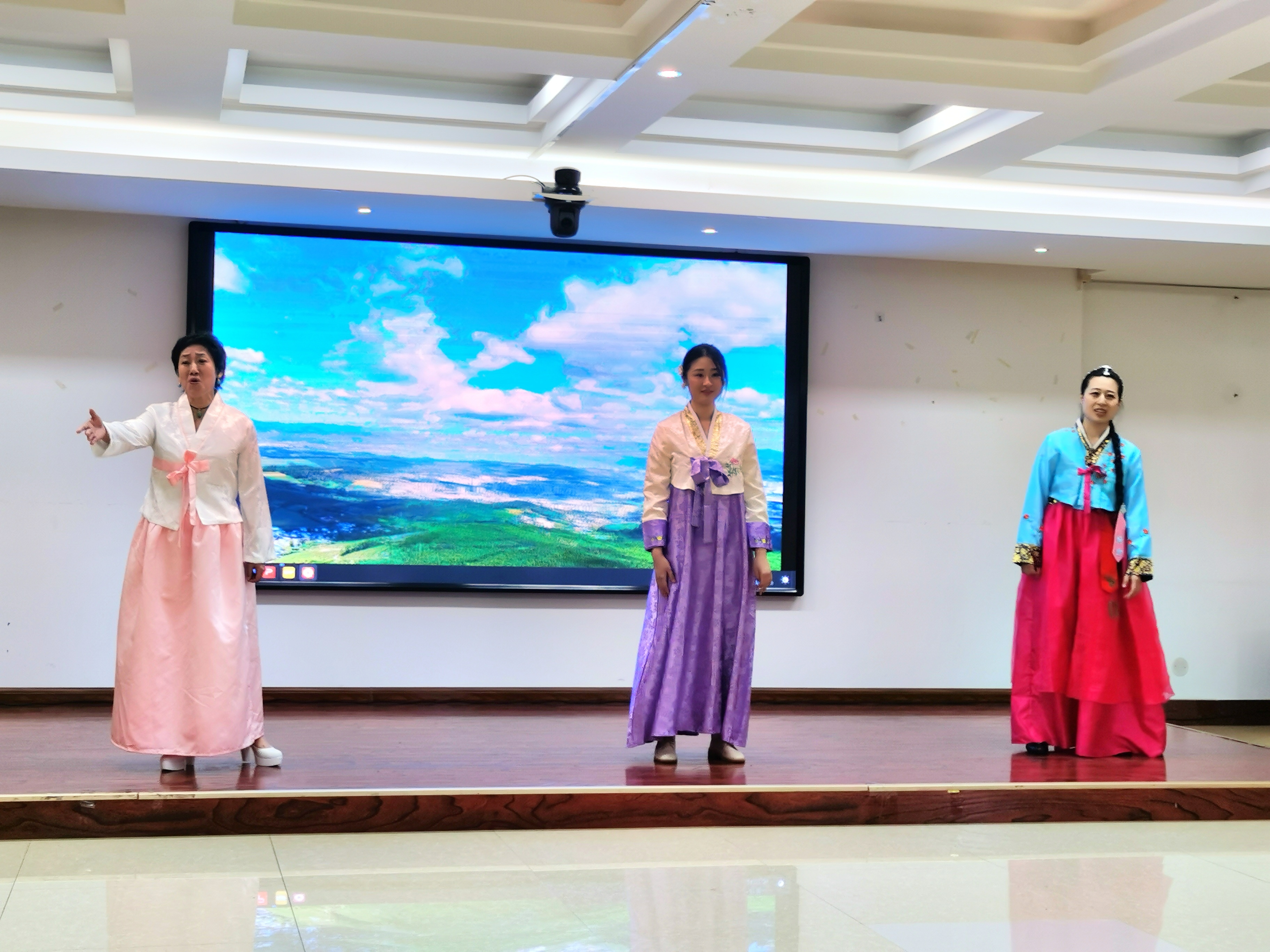 “红色基因 薪火相传”青岛市红色文艺进军营演出活动成功举办