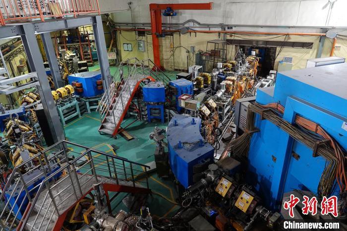 中国科学院近代物理研究所兰州重离子加速器主器大厅　中新网记者　孙自法　摄
