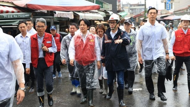 赖清德查看灾情称高雄只淹了30厘米，谢寒冰批：不知民生疾苦