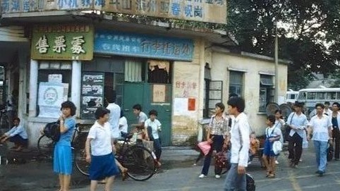 1985年，一個荷蘭人來到廣州，悄悄拍下這組彩色照片