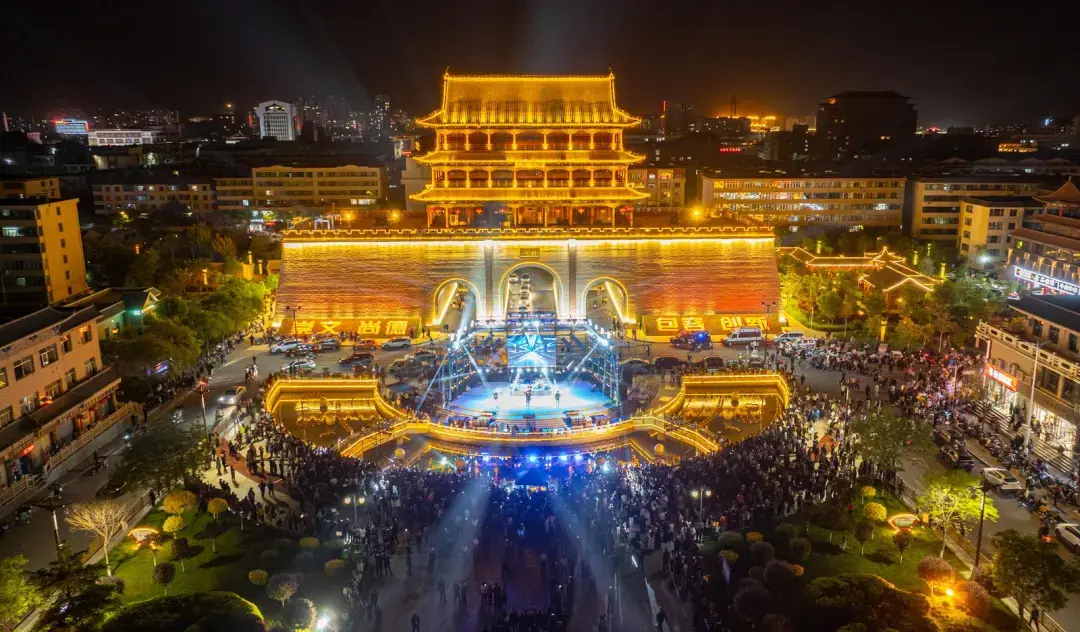 夜晚的武威游客如织　再现诗词中的盛唐景象