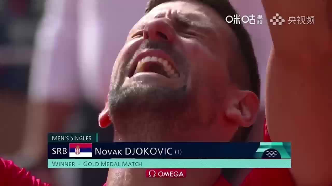 37岁德约科维奇实现金满贯，获胜后跪地痛哭，哭到手指发抖