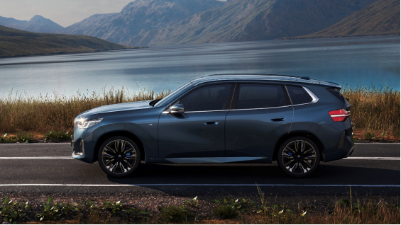 宝马全新BMW X3长轴距版亮相，采用分体式BMW环形光耀格栅