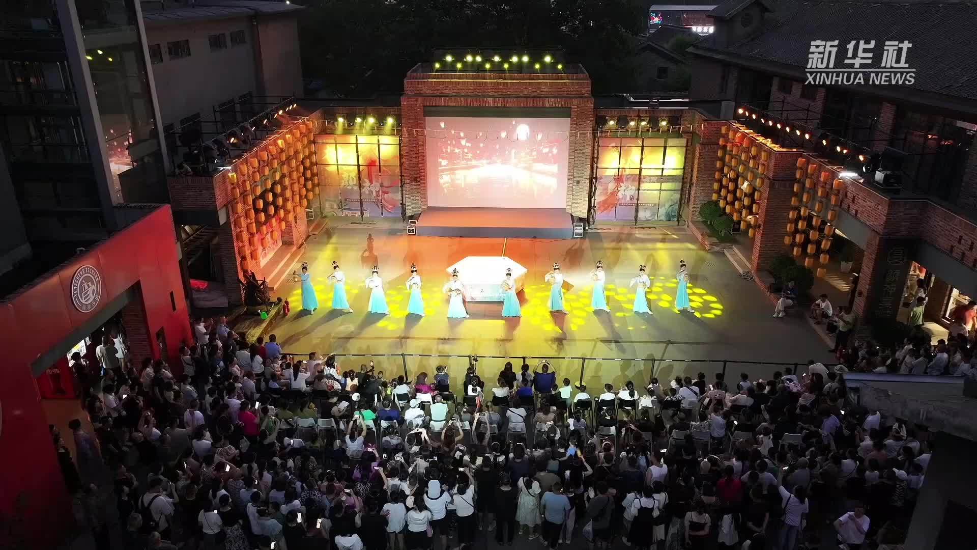 山东淄博：创意夜游感受夏夜精彩