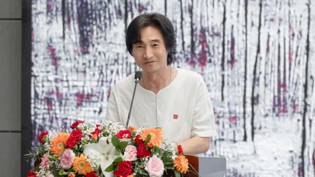 大庆市美术馆馆长 付熙云主持开幕式