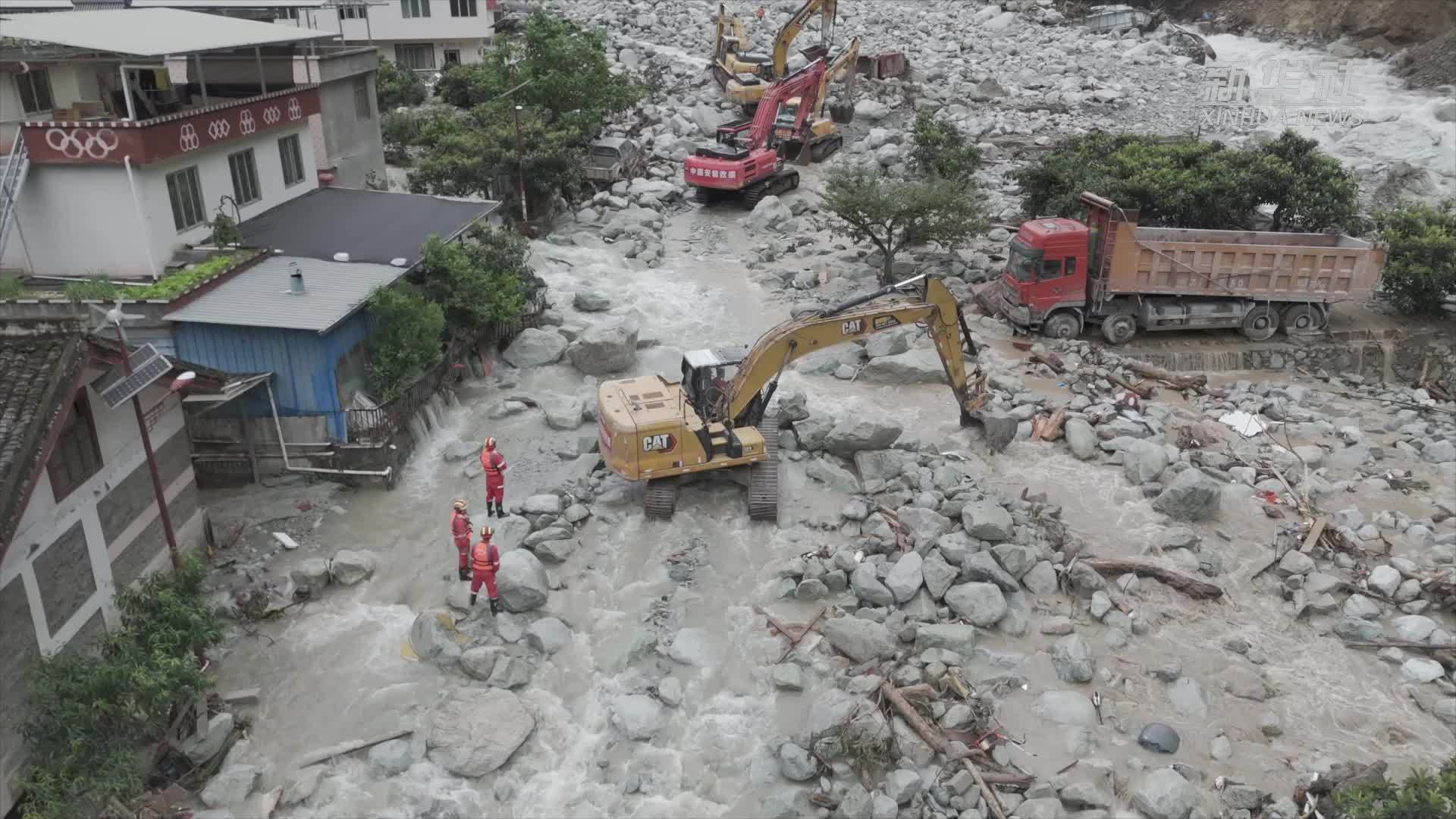 记者直击四川康定山洪泥石流灾害救援现场