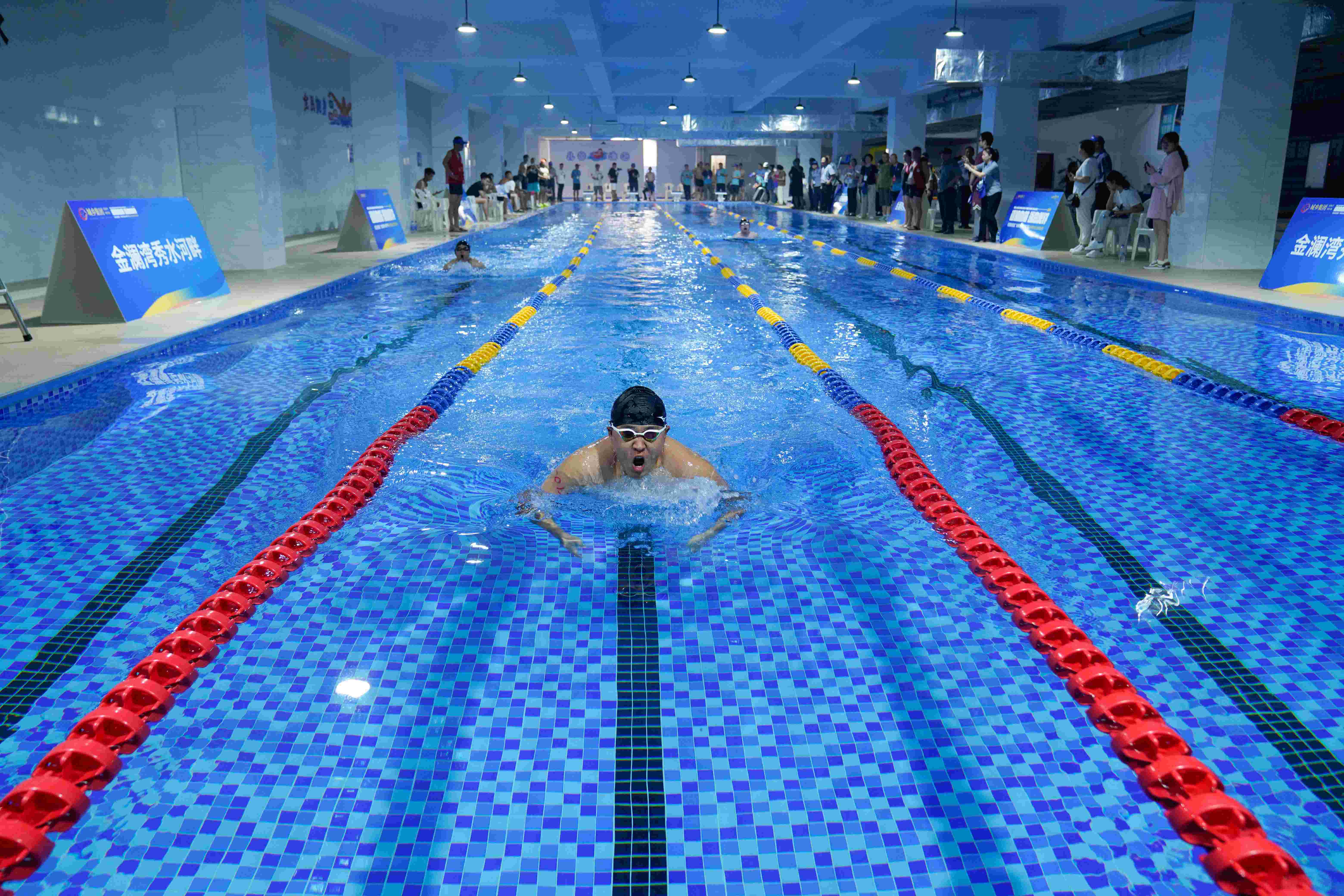 铜陵市郊区：这个夏天 这场业主游泳比赛很燃！