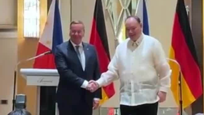 德国防长到访菲律宾 两国加强防务合作