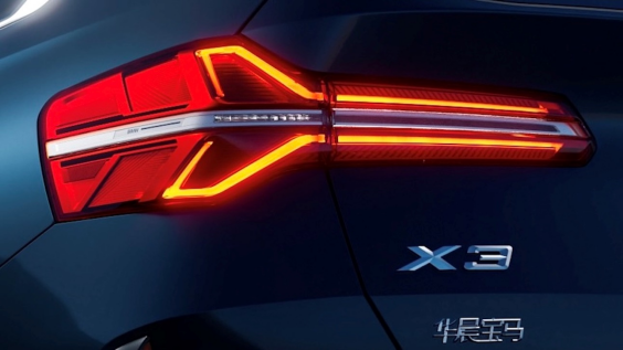 宝马全新BMW X3长轴距版亮相，采用分体式BMW环形光耀格栅