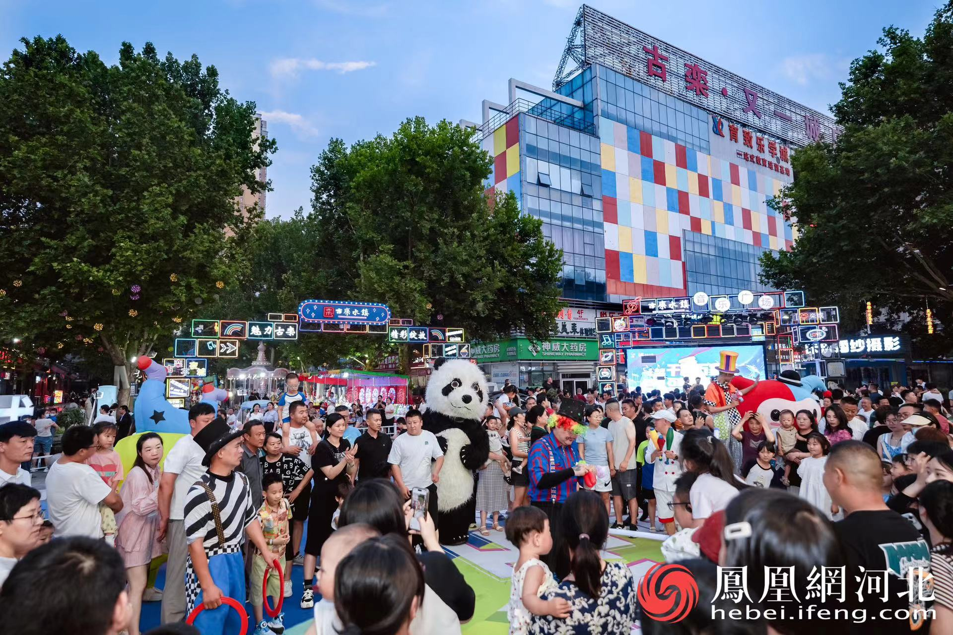 集美食、住宿、文化产业、购物、娱乐为一体的消费业态,推动石家庄市经济繁荣发展。