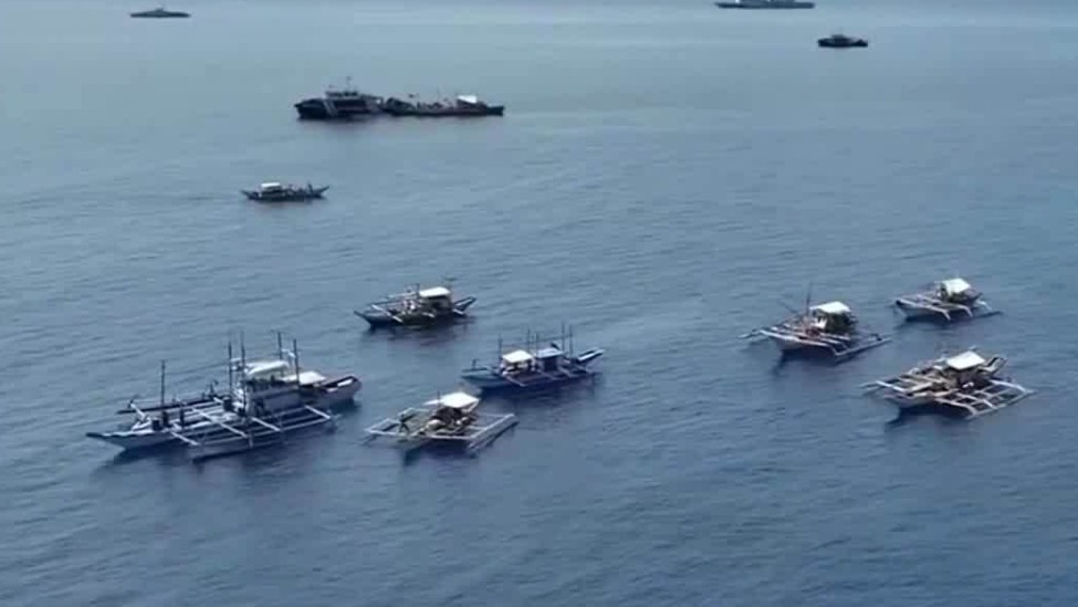 菲律宾船只仙宾礁附近聚集，中国海警跟监管控