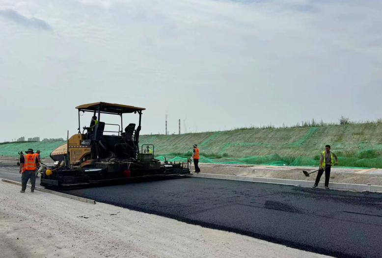 图为正阳二路至正阳大道段施工现场