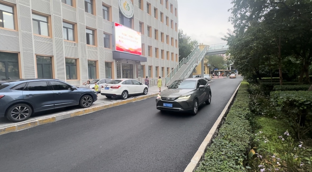 车行道铺装完成