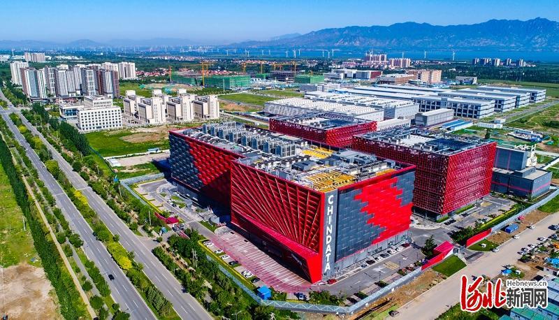 7月31日拍摄的张家口市怀来县东花园大数据产业园。 河北日报记者 耿 辉摄