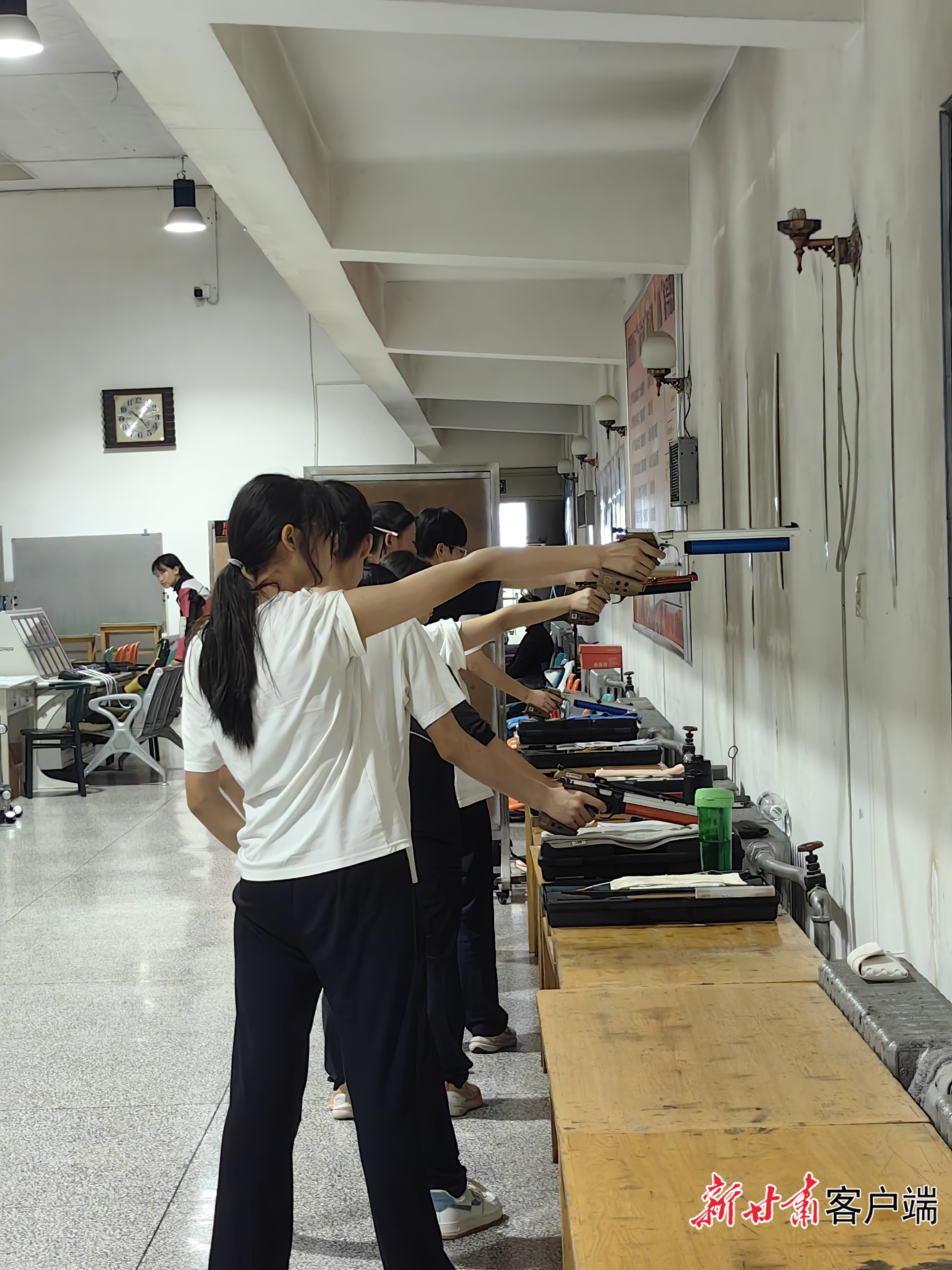 正在进行“空枪预习”的队员 新甘肃·甘肃日报记者 何佳睿 摄
