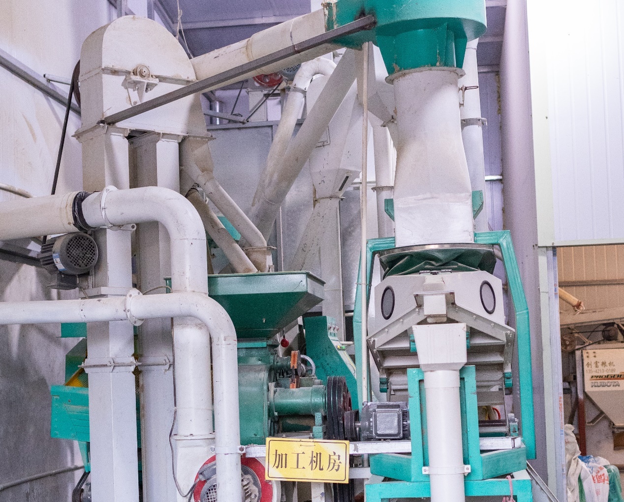 农场建设的大米加工机房