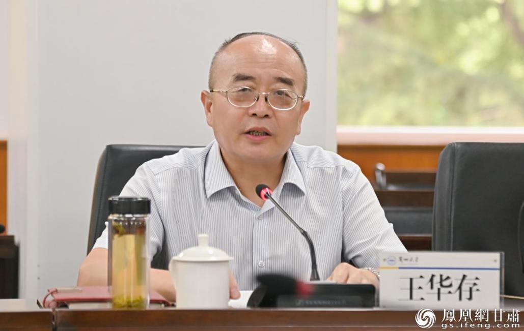 甘肃省政府文史馆党组书记、馆长王华存表示，要深挖资源为甘肃文化繁荣发展贡献智慧。