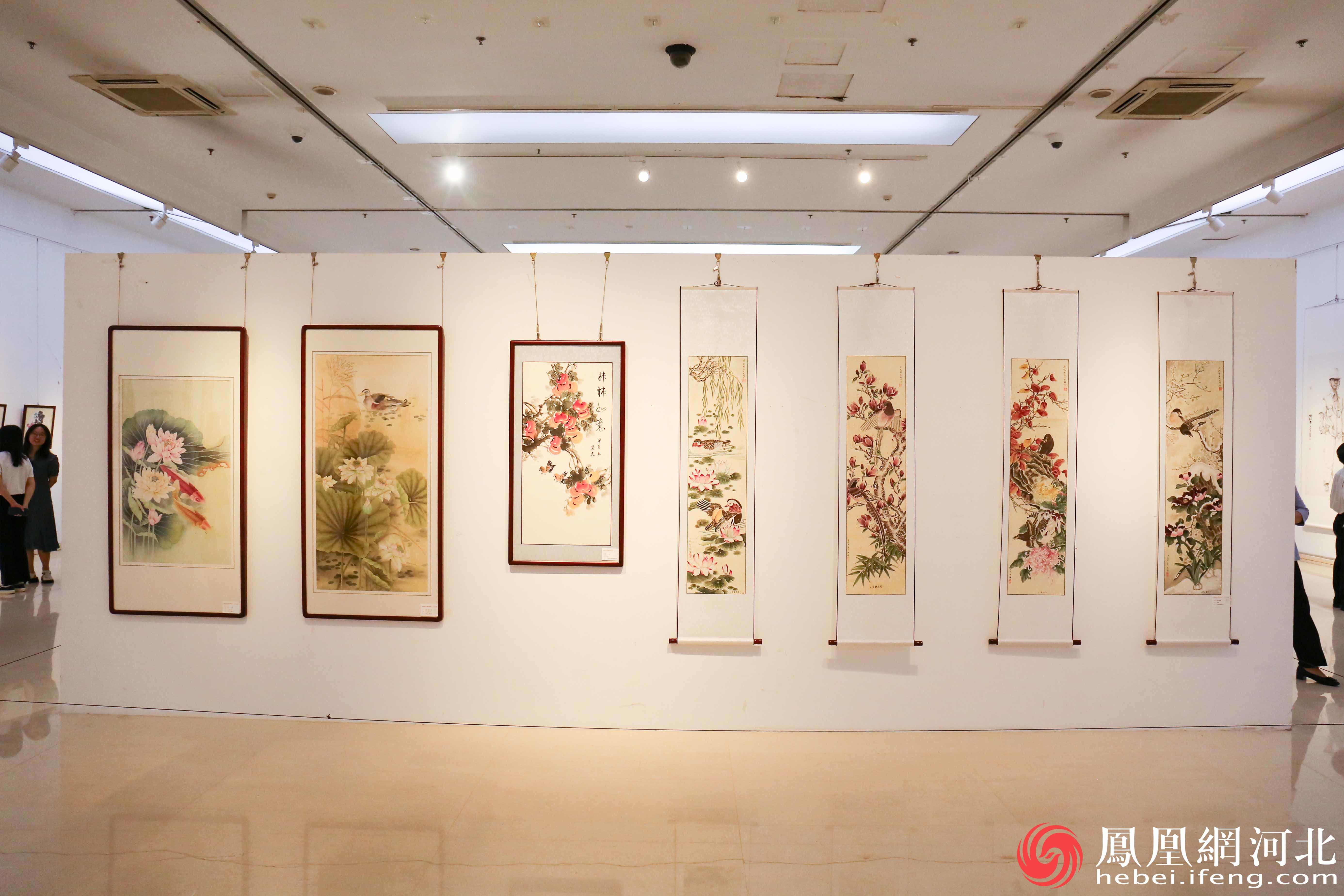 展出现场的作品。