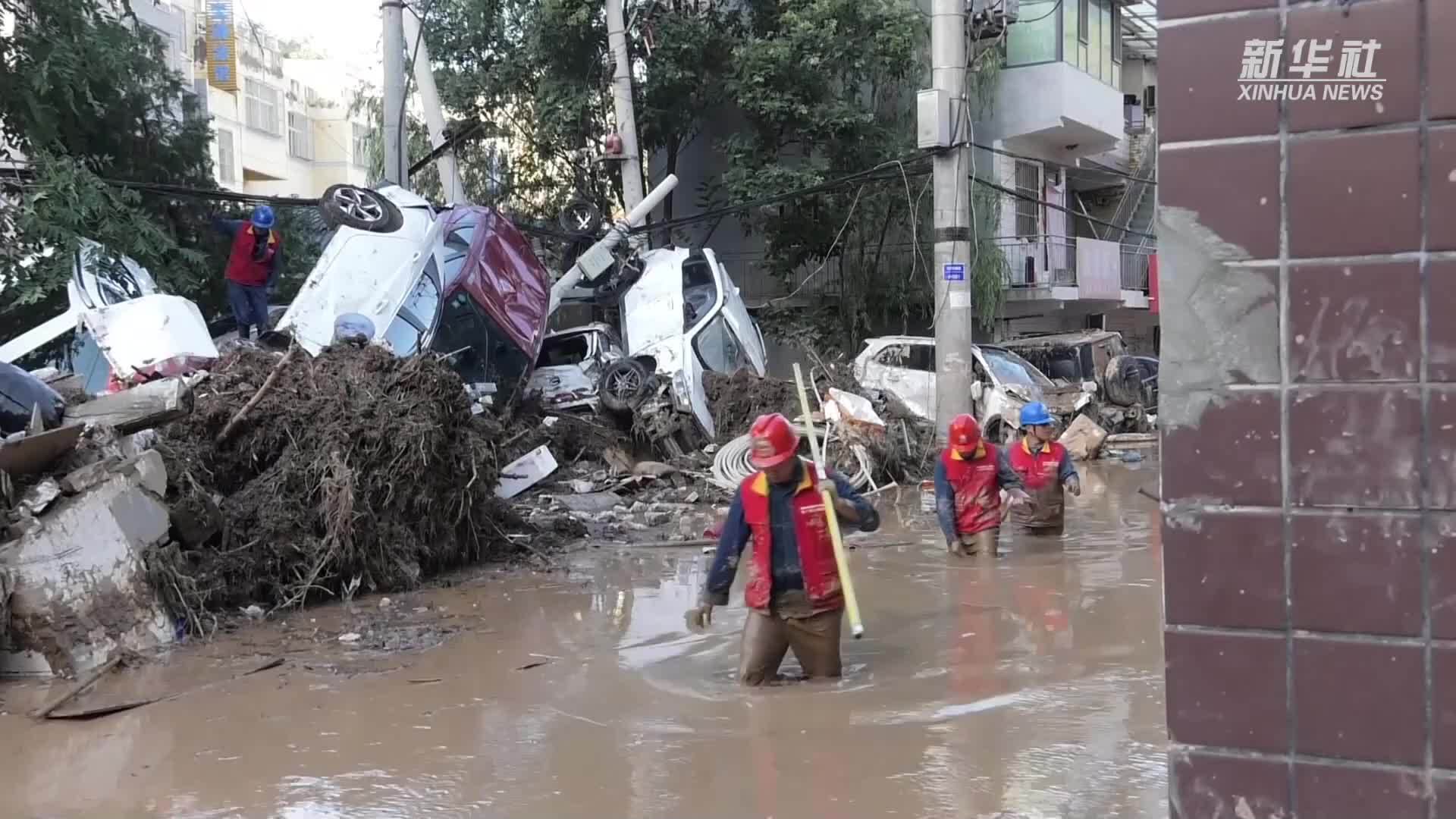 陕西延安志丹县遭受暴雨袭击  多部门紧急抢险