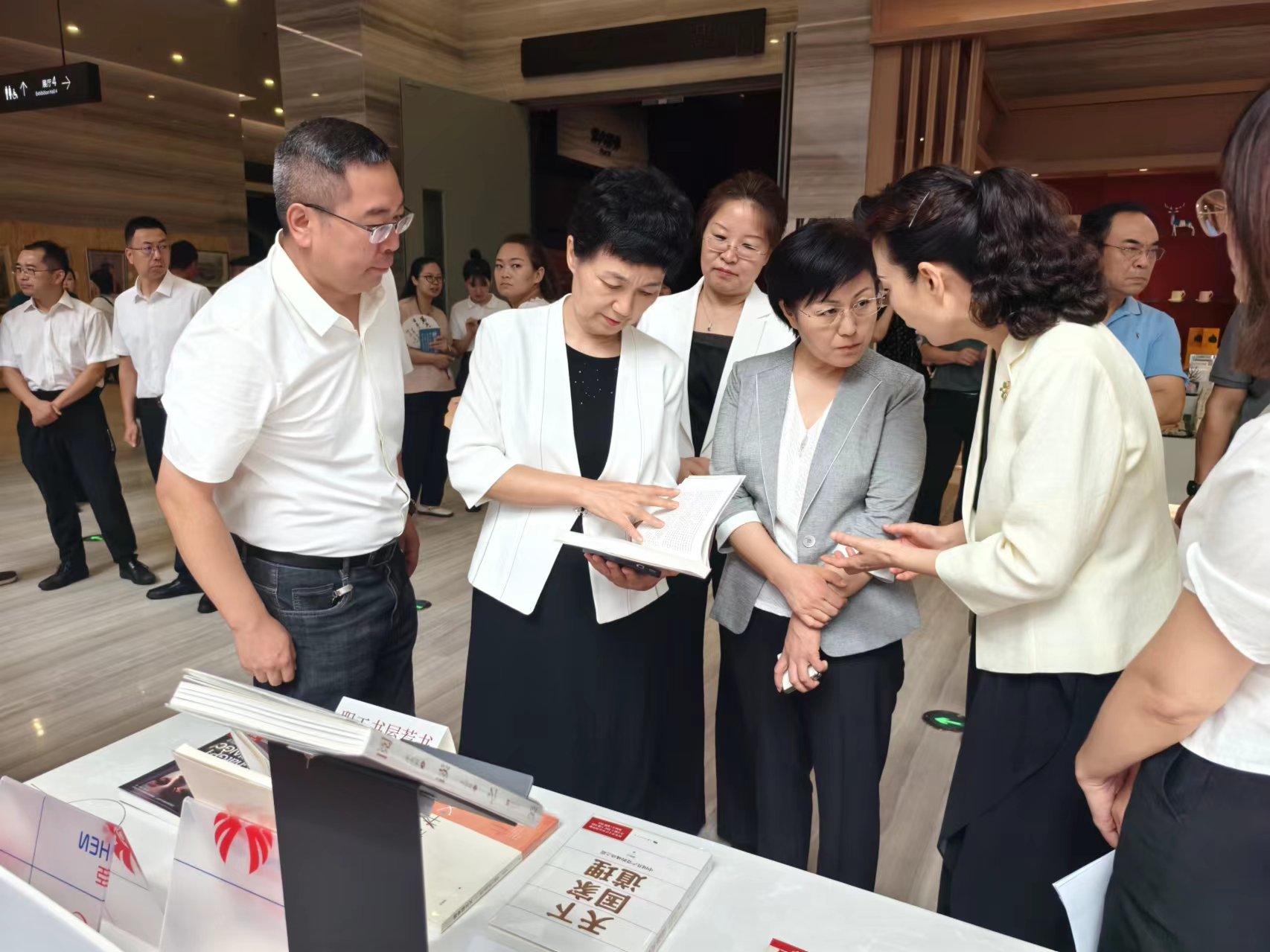 秦皇岛市“万名职工书画秦皇岛”书画展首展开幕