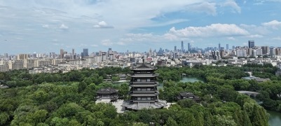 青山绿水下的泉城 宛若一幅山水画卷