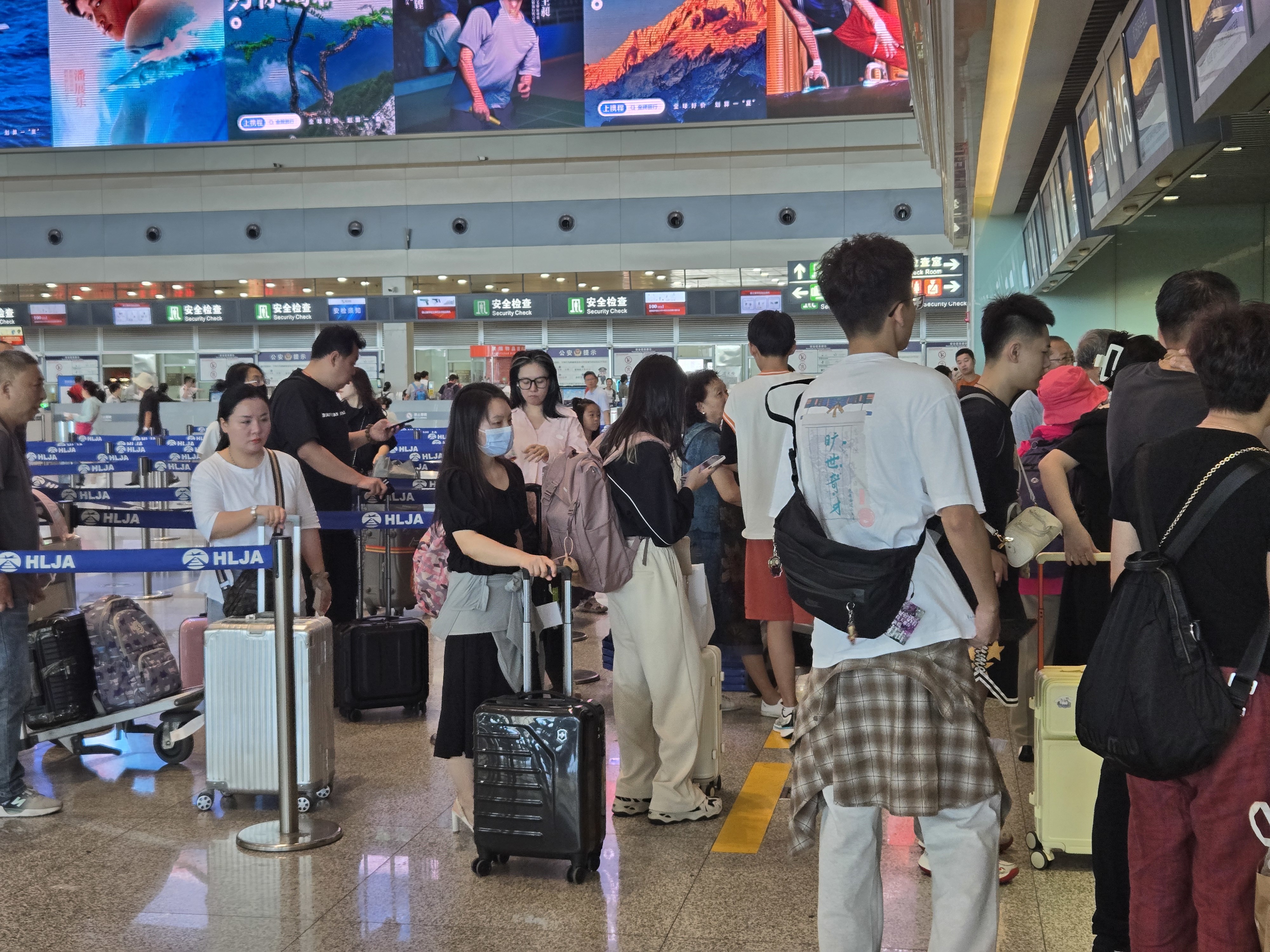 旅客办理登机手续
