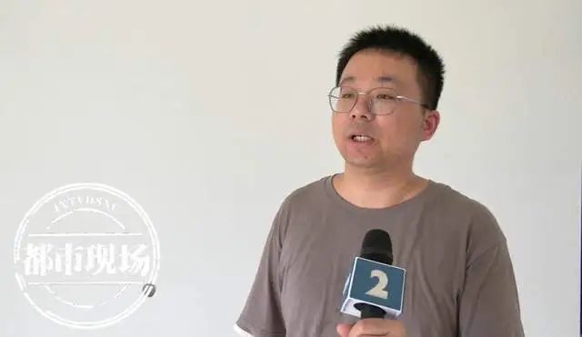南昌梁万新时代小区窗户玻璃接连自爆 业主认为质量不过关