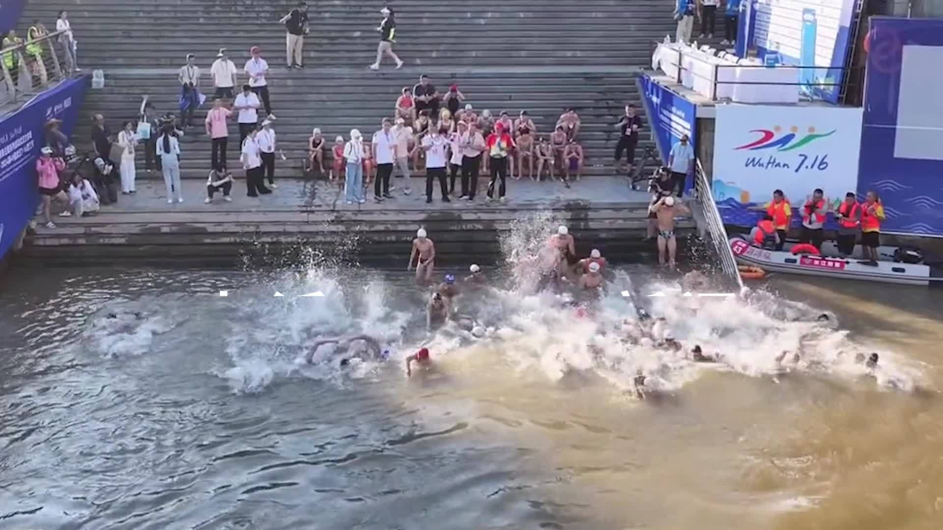 “00后”中国国家游泳队队员张子扬3夺武汉渡江节个人抢渡赛男子组冠军，获奖金5万元