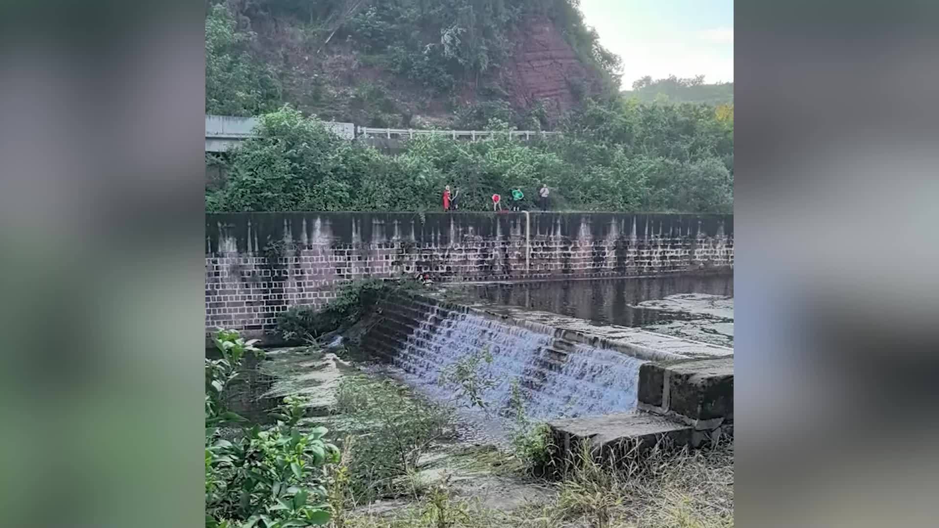 四川眉山一男子水库落水镇政府落水者已身亡会增强巡逻和安全教育