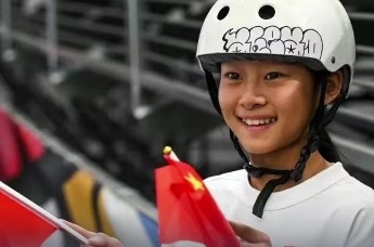 “妈妈说族谱从我这一页开始写”，11岁滑板小将郑好好迎来奥运首秀，加油，小孩姐