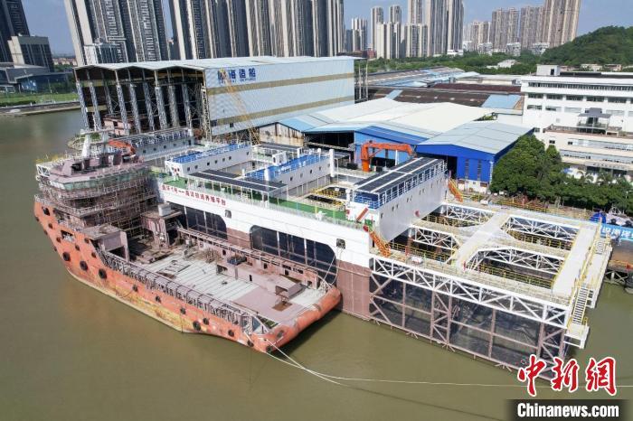 8月9日，广东广州，“鑫环1号”海洋牧场养殖平台交付。中新社记者 陈骥旻 摄