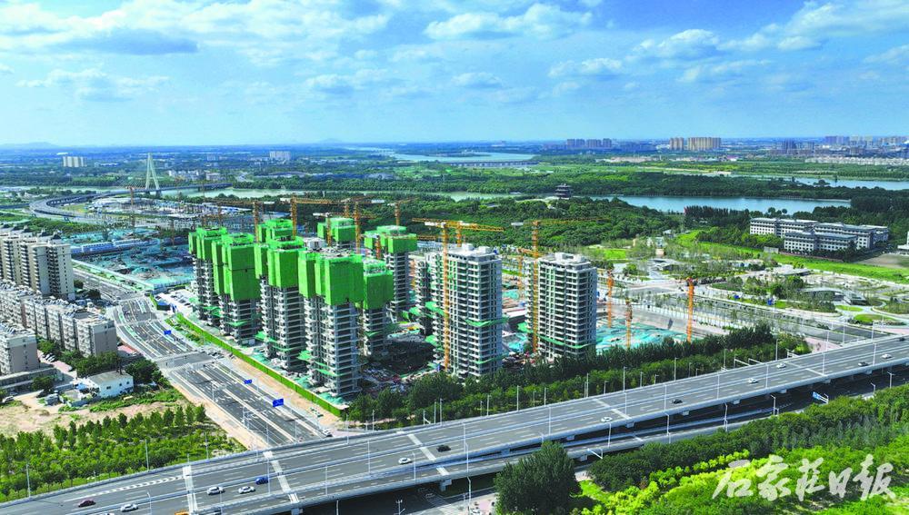 在石家庄市太平河片区，高品质住宅、学校、美术馆等项目正在加快建设。