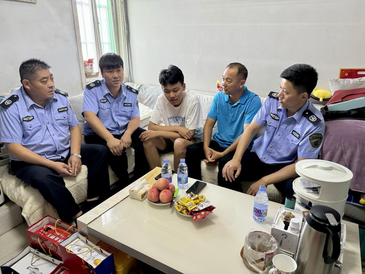 Jining Intercity Bus Group carries out the “Golden Autumn Aid to Students and Dreams” consolation activity Phoenix Network Shandong_Phoenix Network