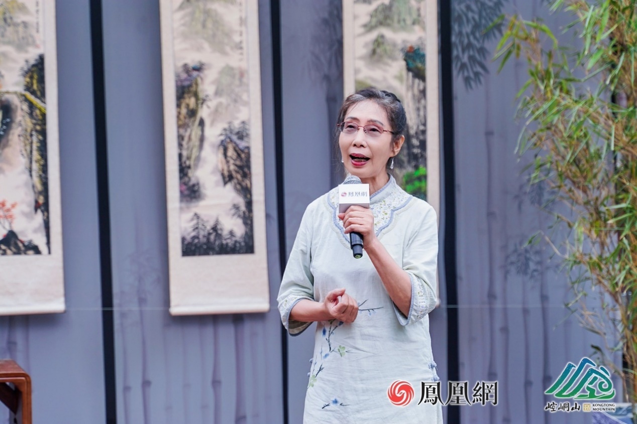 吕锡琛教授在崆峒雅集上分享中式雅生活理念。