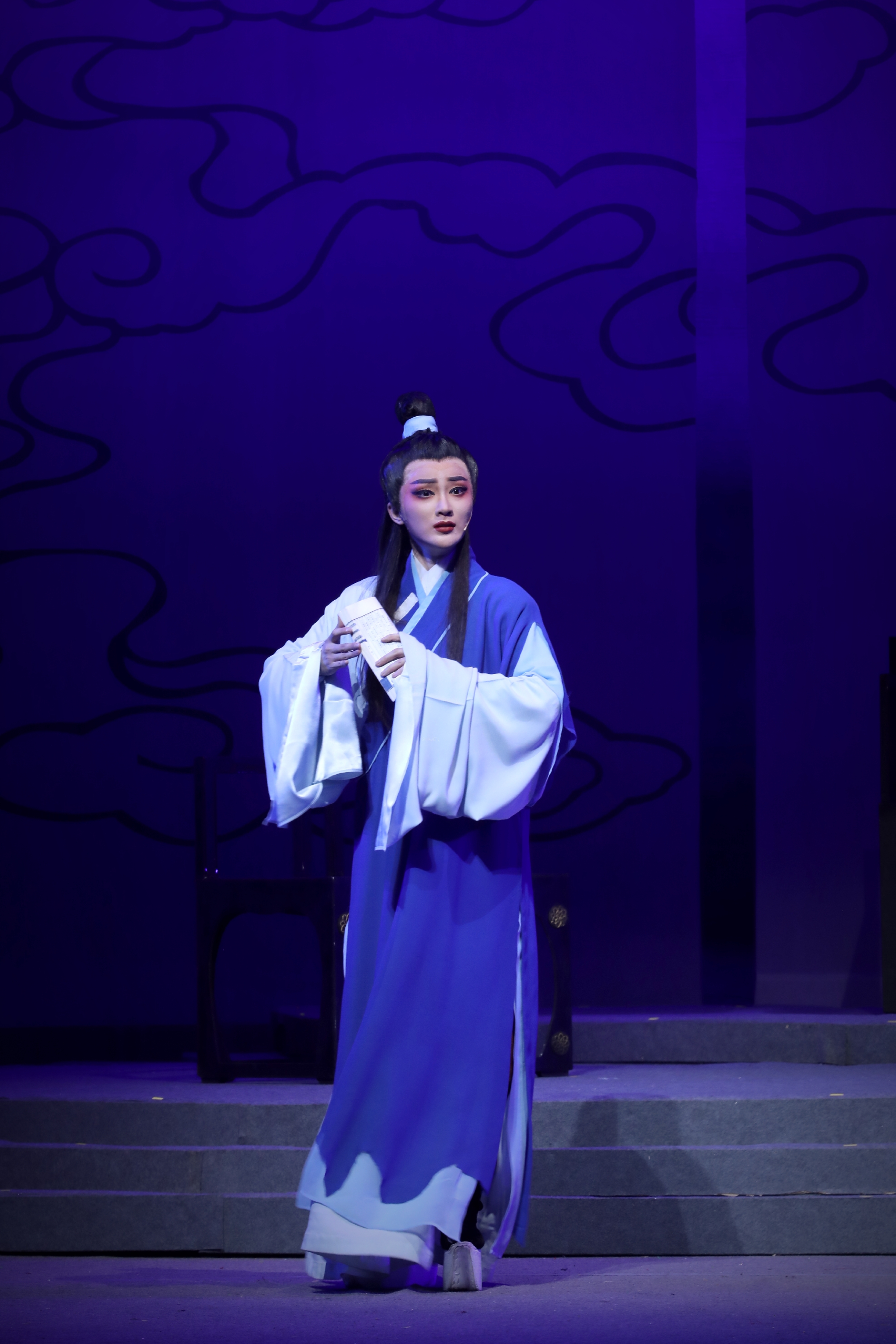 青春力量演绎经典传奇 传承版越剧《荣华梦》成功首演