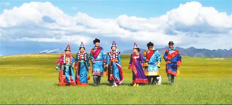 肃北蒙古族服饰（卢艺文供图）