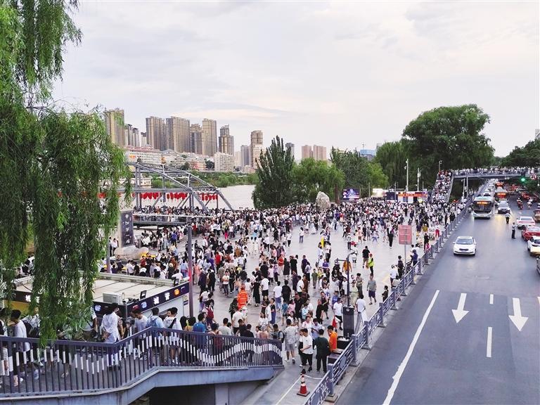 兰州的夏天游人如织