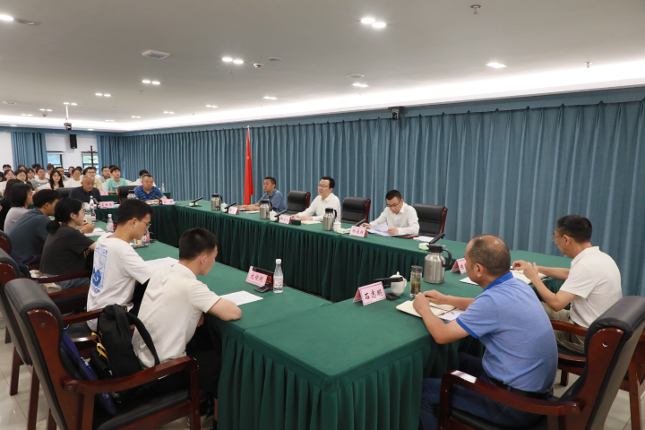 县委副书记,县长杨通胜主持