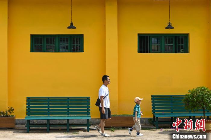 昆明麻园站“旧貌换新颜”引游客体验百年铁路文化