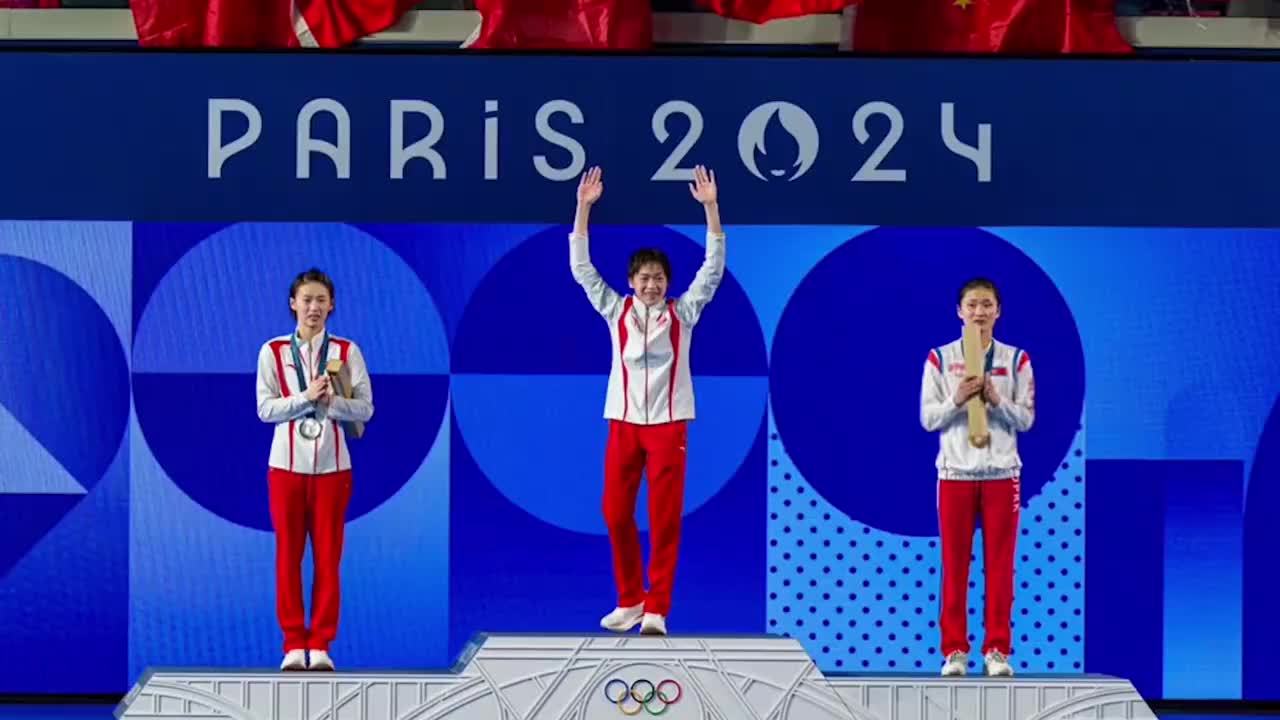 全红婵1分钟记录巴黎奥运,晒与郭晶晶等人合影:强得可怕的8枚金牌