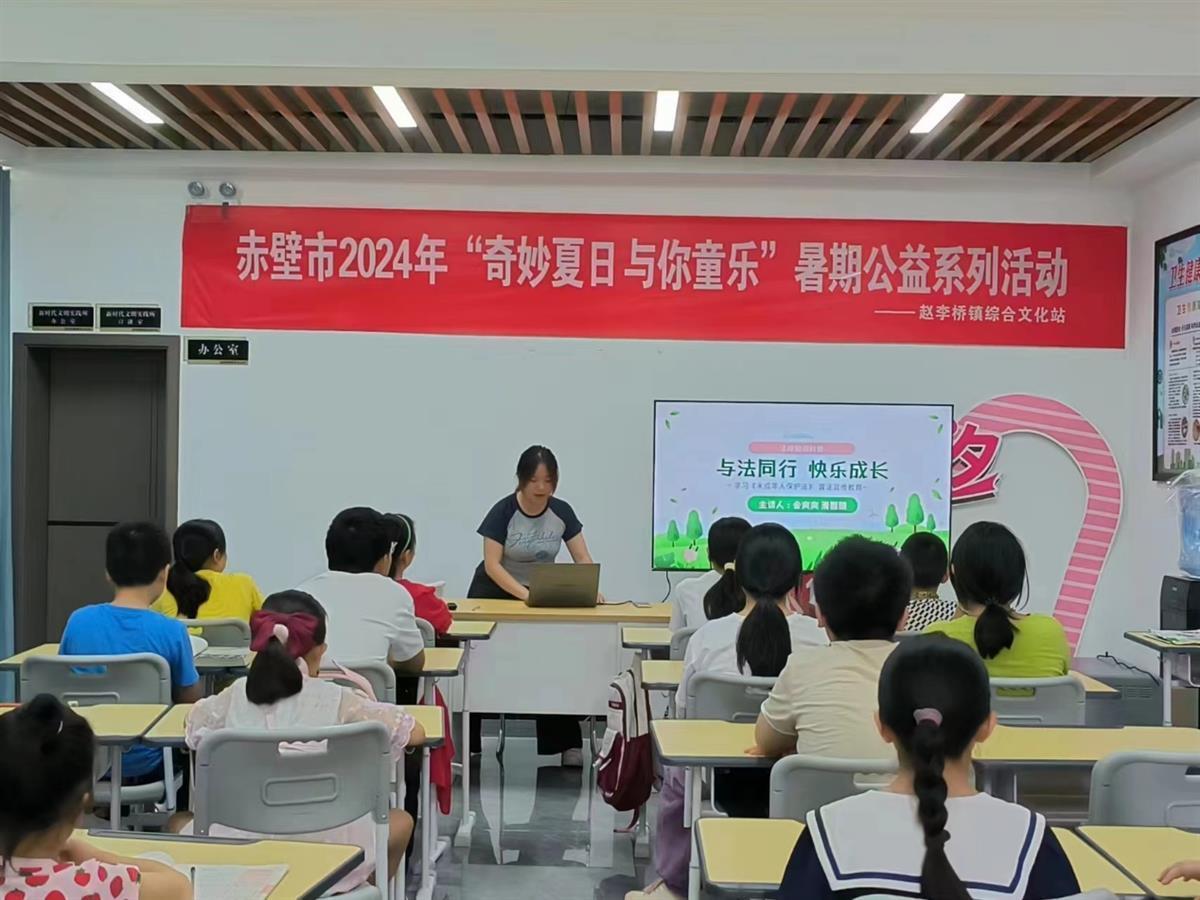 听涛社会实践团聚焦关爱留守儿童主题，进行丰富多彩的课程设计，以“课业辅导+第二课堂”形式，开设“童心港湾”“红领巾课堂”“七彩假期”三个主题特色课程。旨在培养学生积极乐观、健康向上、自立自强的心理品质、保持良好的心里健康状况、积极的情绪状态的同时，让孩子们度过一个难忘有趣的七彩假期。