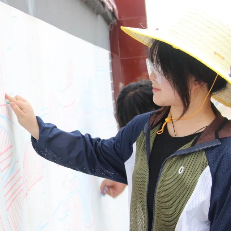 威尔士学院23级视传一班　侯乃心