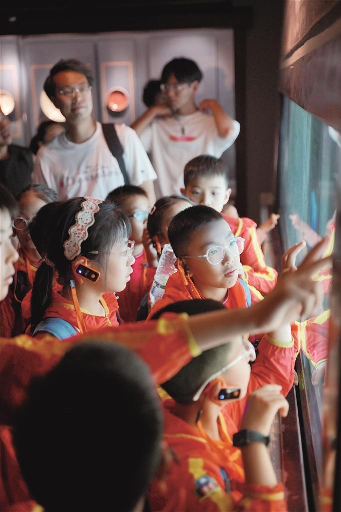 “宝贝走天下”研学团队参观省博物馆