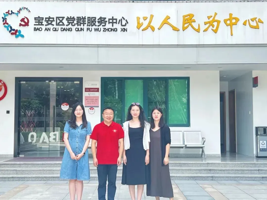 党建中心 石颖(左一)