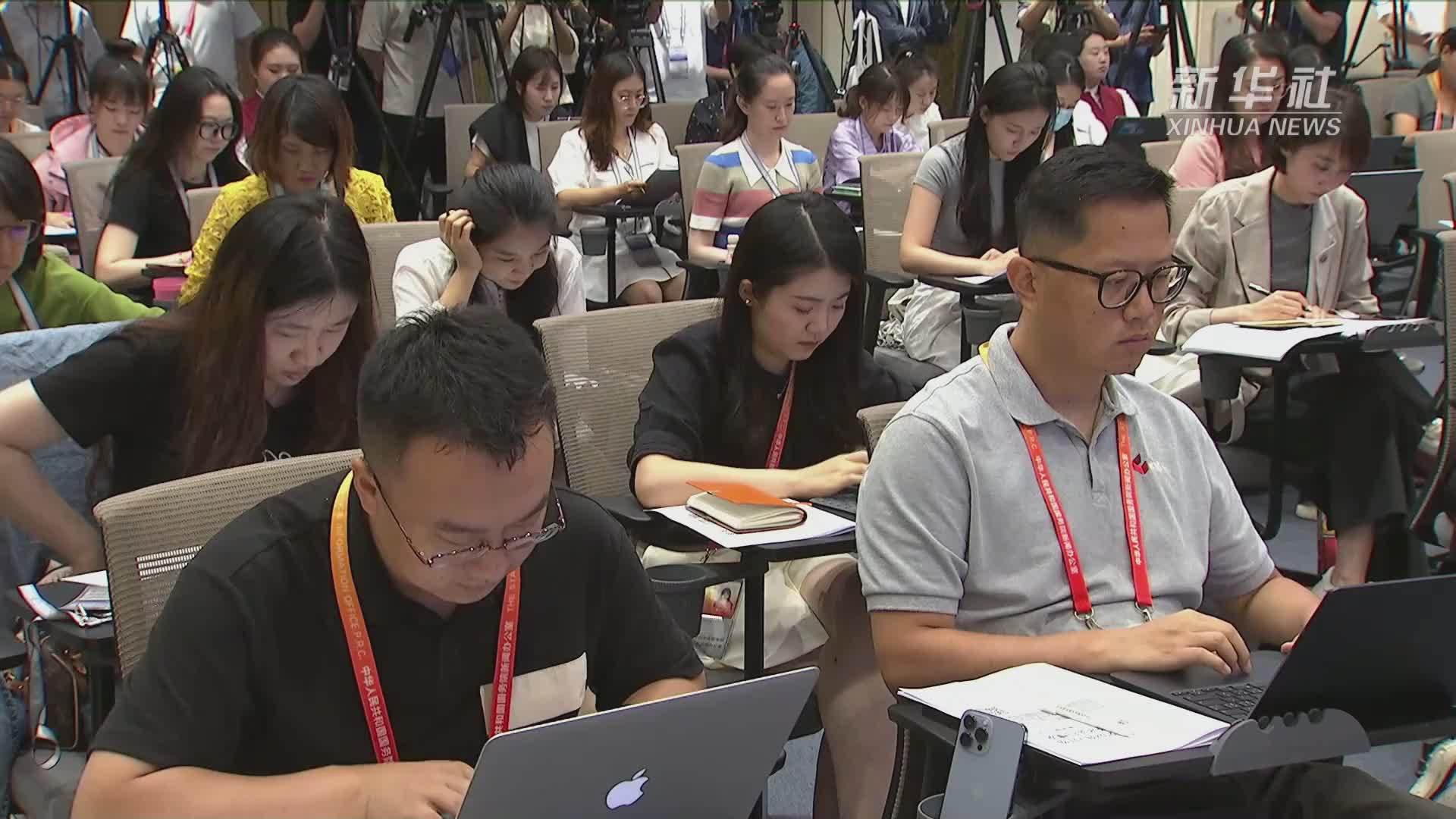 国家统计局：1-7月份社会消费品零售总额273726亿元 同比增长3.5%