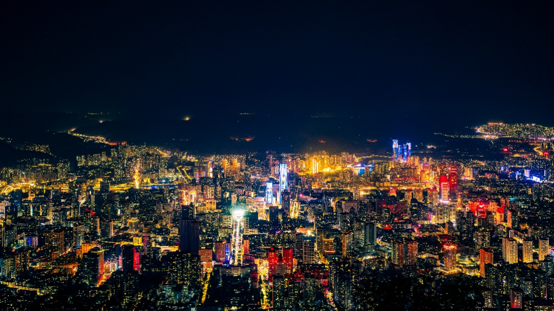 登顶三台阁，一览金城夜景。