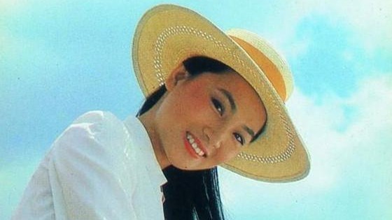 原来她早已离世！死讯被“隐瞒”一个月，给宝贝儿子留下40亿遗产封面图